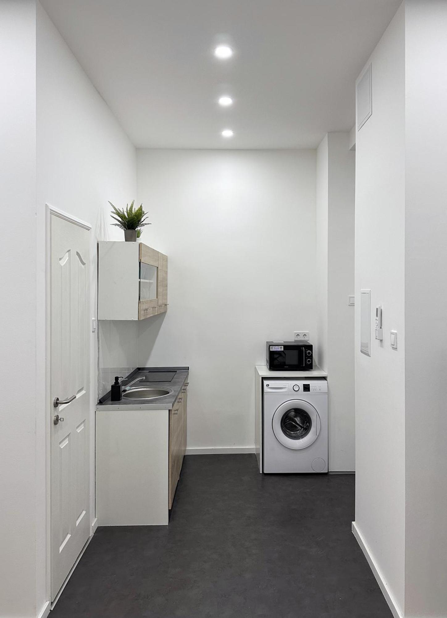 Brhomes Emerald Apartment *
